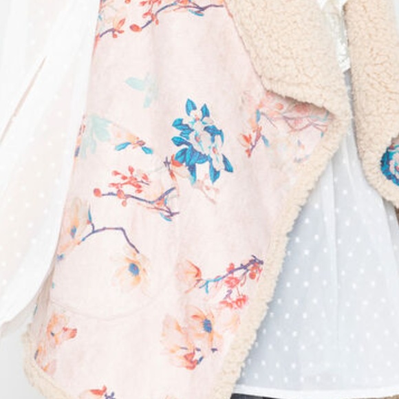 BB Dakota Reversible Sherpa Vest - Picture 3 of 3